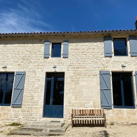 Chateau Des Loups - Les Pommiers Echire Esterno foto