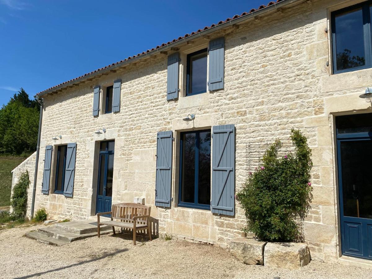 Chateau Des Loups - Les Pommiers Echire Esterno foto