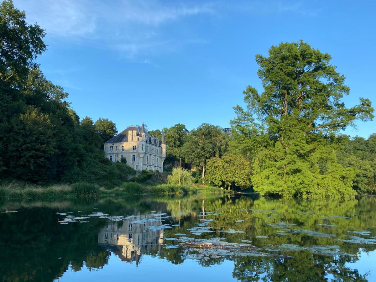 Chateau Des Loups - Les Pommiers Echire Esterno foto