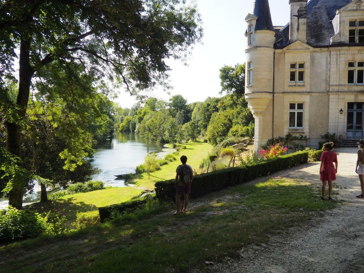 Chateau Des Loups - Les Pommiers Echire Esterno foto