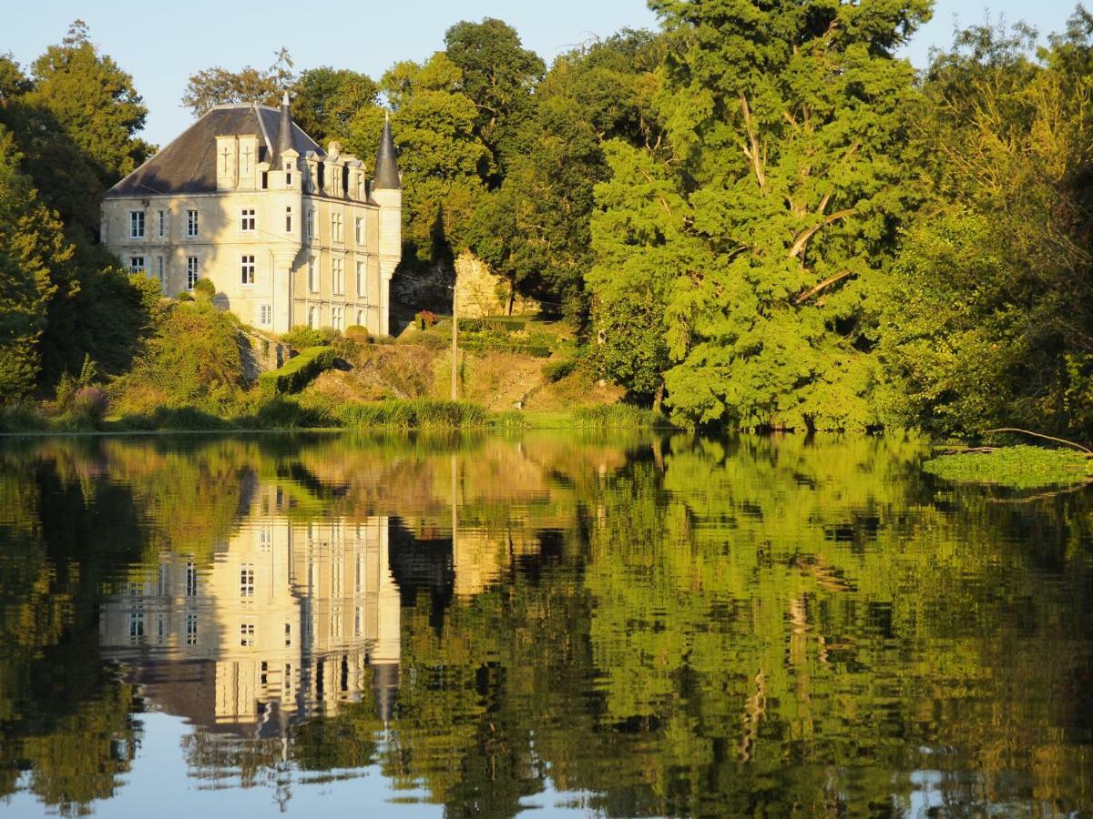 Chateau Des Loups - Les Pommiers Echire Esterno foto
