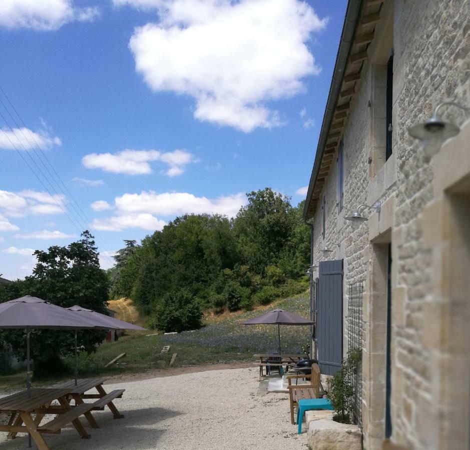 Chateau Des Loups - Les Pommiers Echire Esterno foto