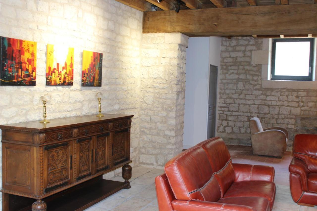 Chateau Des Loups - Les Pommiers Echire Esterno foto