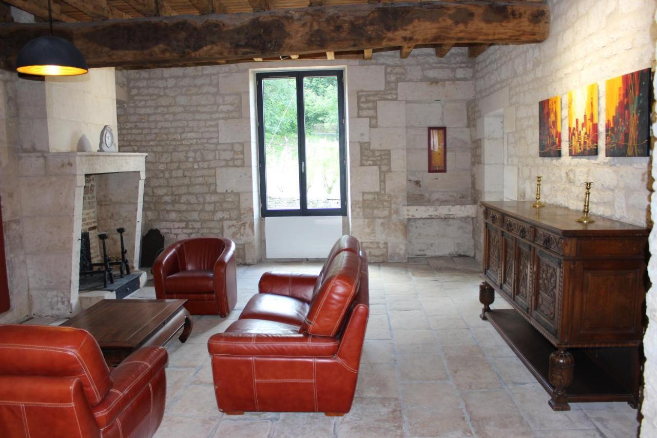 Chateau Des Loups - Les Pommiers Echire Esterno foto